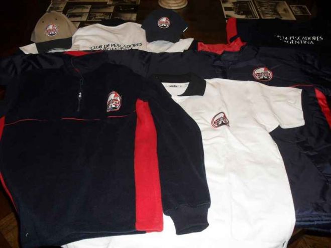 Luzca ropa con el logo del club