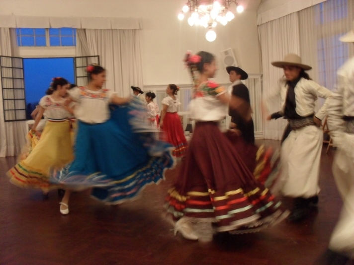 Presentación de la Escuela de Danzas Aída Mastrazzi